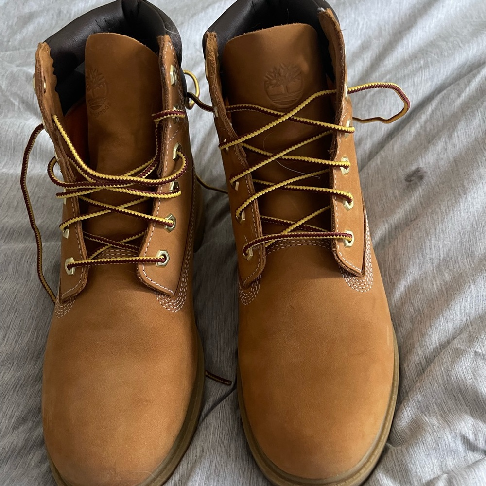 Women’s Tan Timberland boots size 7 1/2